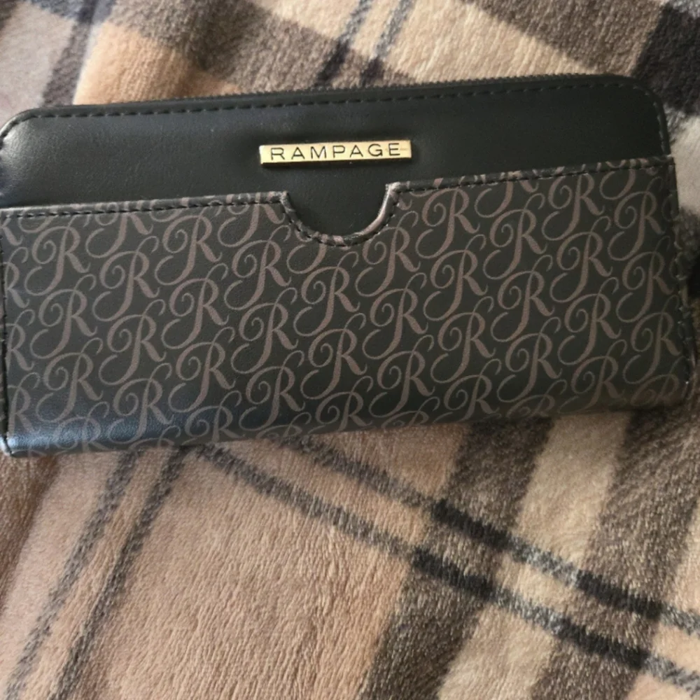 Wallets - Picture 6 of 7